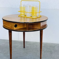 Table basse, travailleuse, tripode